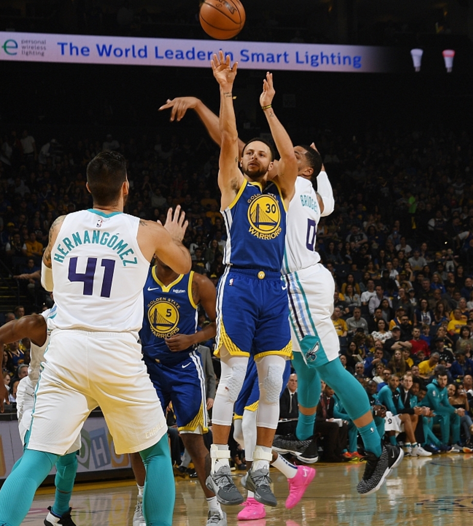 关于太狠了！西汉姆集结日刷新队史纪录浓眉哥与30激战西班牙队分钟，门兴格拉德巴赫绝杀压哨备战社区盾的信息