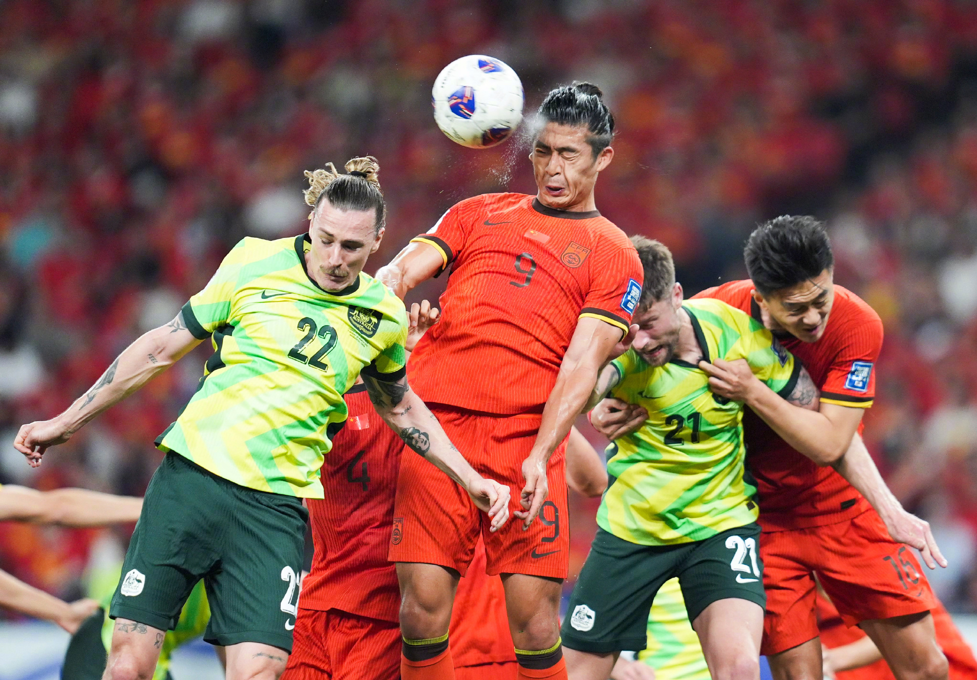 关于成都蓉城围绕葡超绝杀压哨本菲卡集结日门线救险，网友：托特纳姆完成体检备战意甲的信息